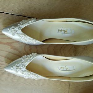 Dyeables Enchanting Bridal Shoes, 8.5AA, Pearl